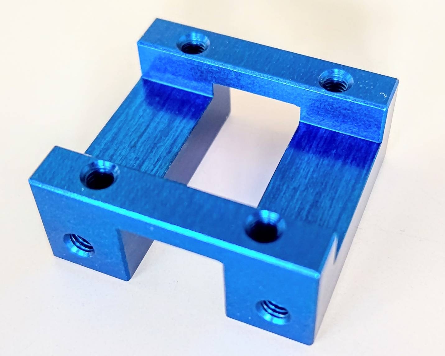 ヒロボー HIROBO パーツ 【0414-565】D3V2　アンダープレートマウント（残り部材わずか） .