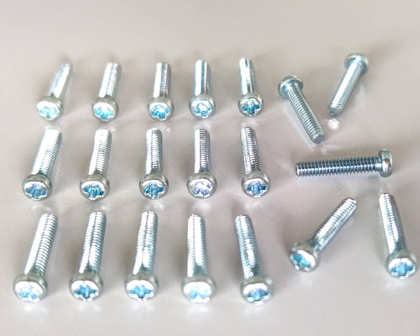 ヒロボー HIROBO パーツ 【2533-006】 なべ頭ビス M2X10 （次ロットから入り数変更）@