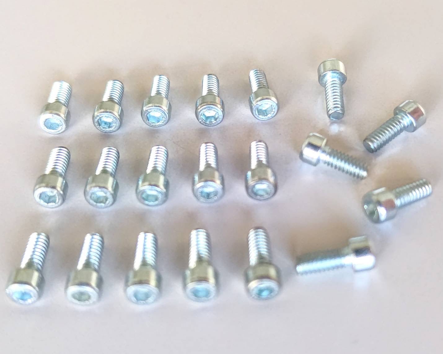 ヒロボー HIROBO パーツ 【2532-082】 キャップスクリュー M2X5 D=3.3 ..