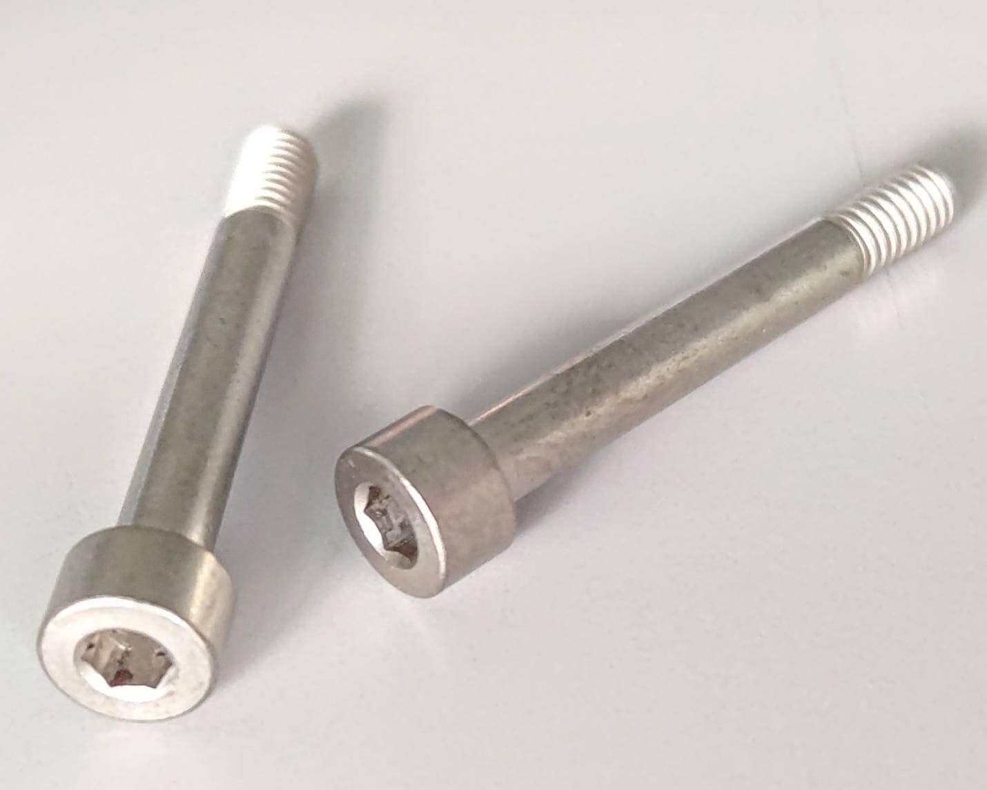 ヒロボー HIROBO パーツ 【2532-065】 キャップスクリュー M4X30(焼き入れ) .