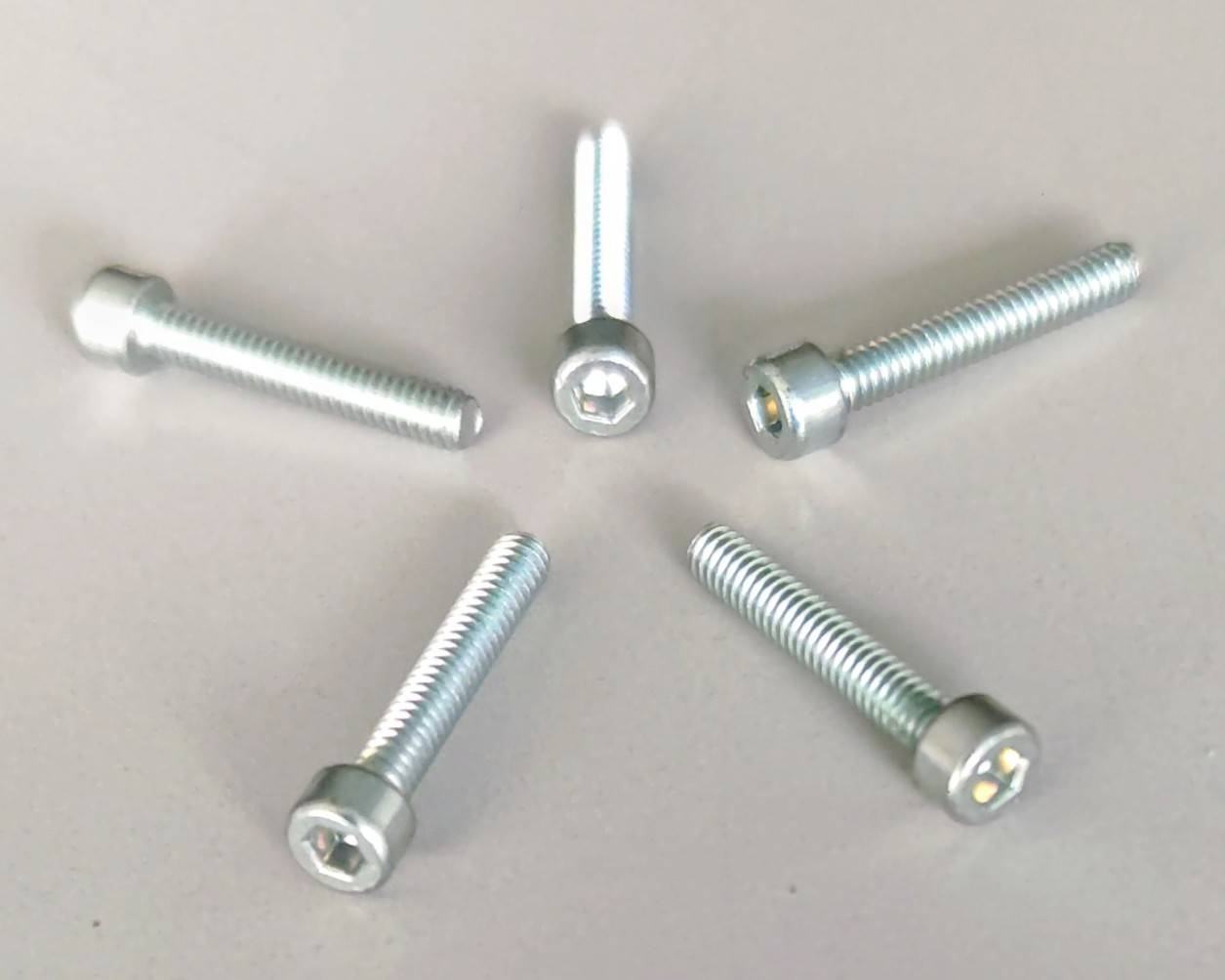 ヒロボー HIROBO パーツ 【2532-054】 キャップスクリュー M2X12 D=3.3mm(5個)