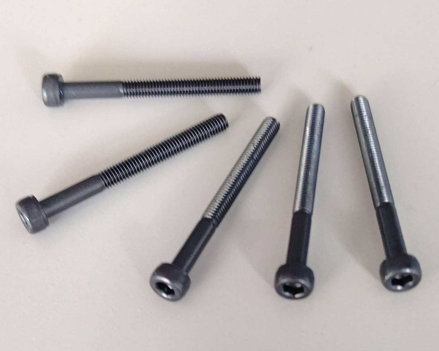 ヒロボー HIROBO パーツ 【2532-053】 キャップスクリュー M3X32(5本に変更)(残部材わずか).