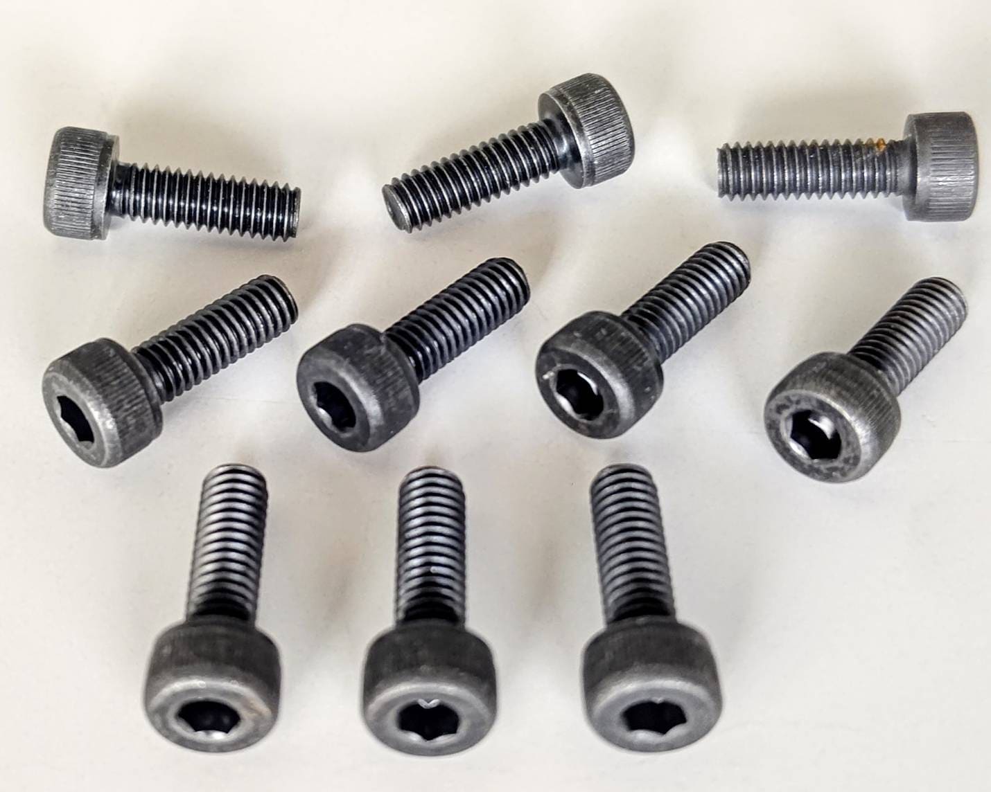 ヒロボー HIROBO パーツ 【2532-040】 キャップスクリュー M4X12（残り部材わずか）.