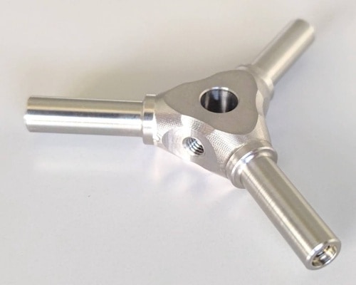 ヒロボー HIROBO パーツ 【0414-599】 3ブレード テールハウジング（残り部材わずか）