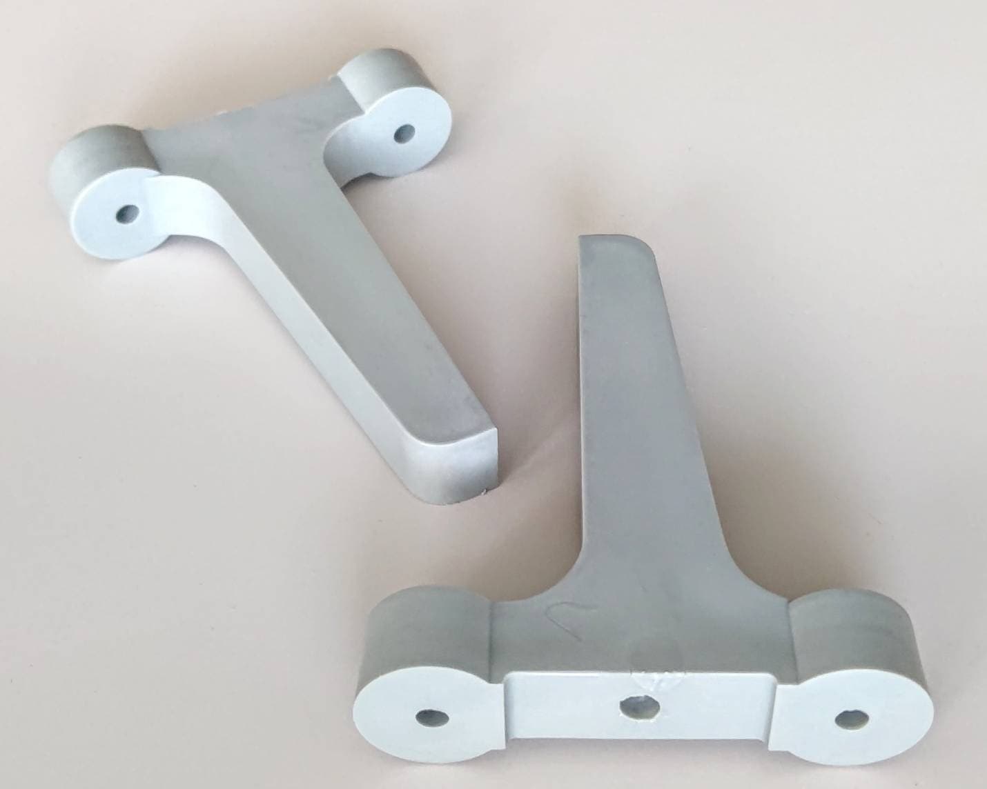 ヒロボー HIROBO パーツ 【0004-201】 90/140用 エンジンマウント 【最終在庫】