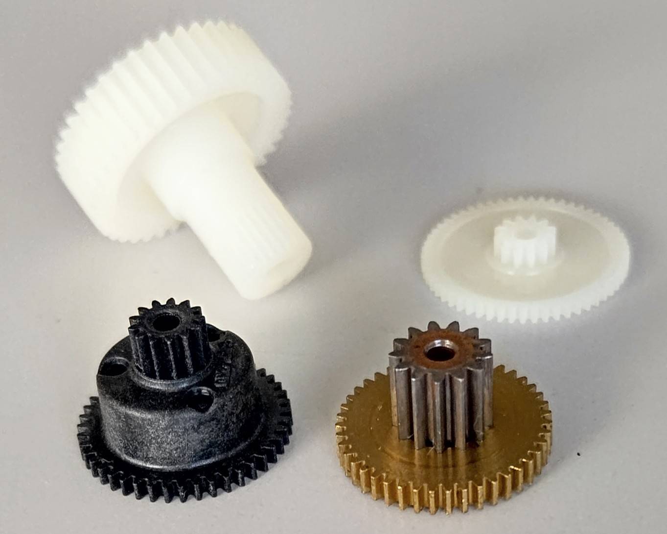 ☆ ジャンク品 【4017】FUTABA 双葉 BS3224 サーボギヤーセット S3401