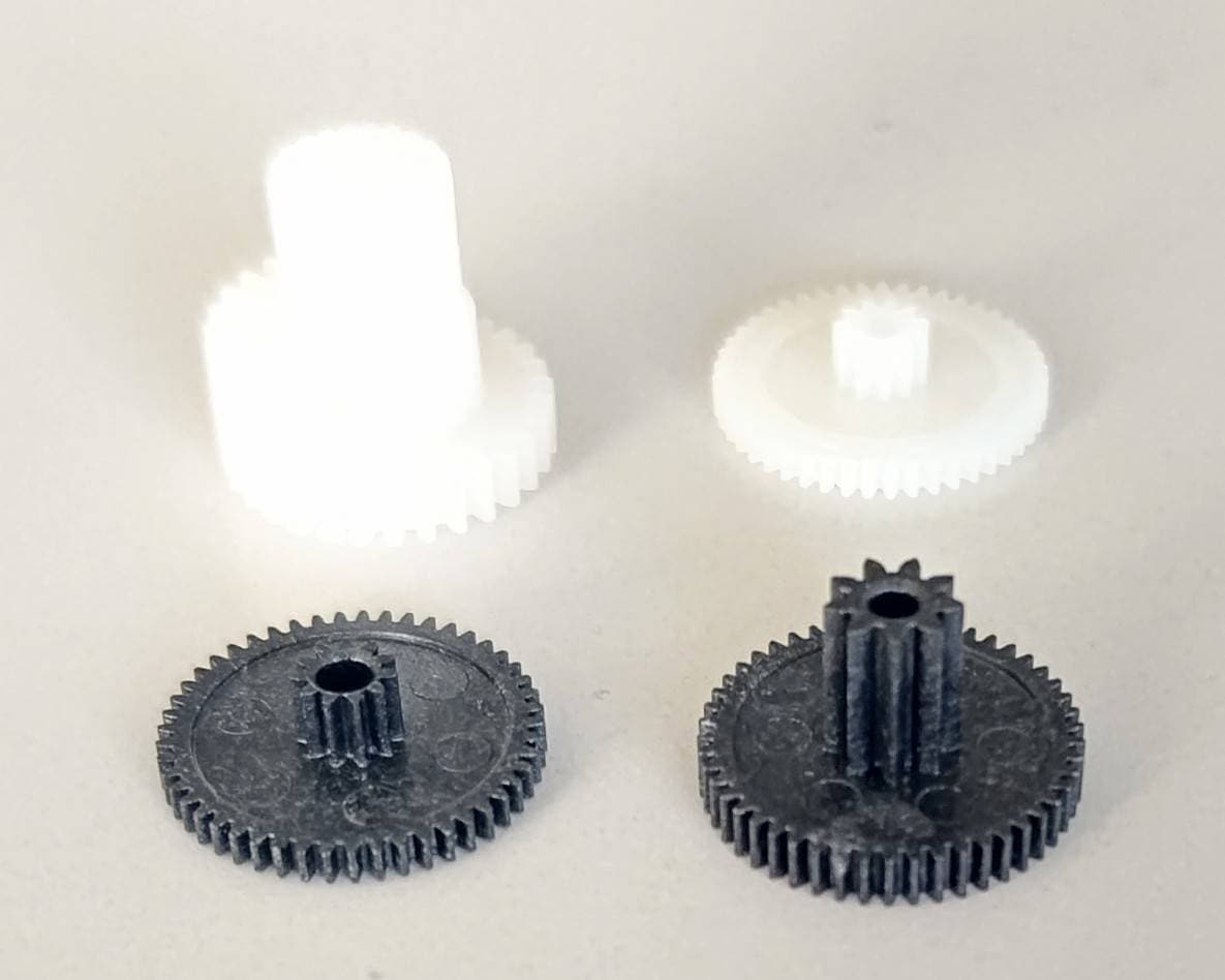 ストロボ　12台　ジャンク ☆ ジャンク品 【4011】FUTABA 双葉 BS3228 サーボギヤーセット No.25