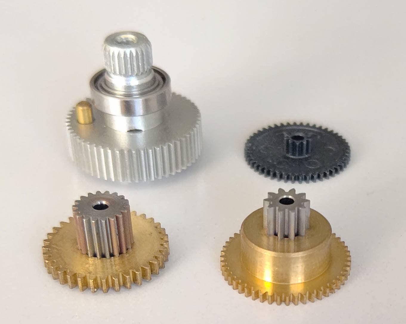 ☆ ジャンク品  【4010】FUTABA 双葉 BS3200 サーボギヤーセット No.22 S9402用（デッドストック）