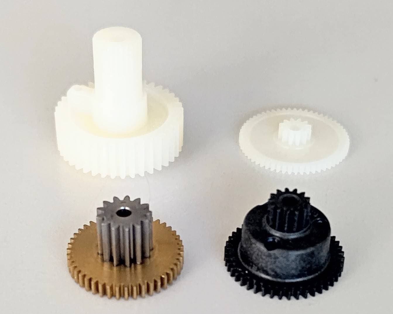 ☆ ジャンク品  【4007】FUTABA 双葉 BS3224 サーボギヤーセット No.12   S3401用（デッドストック）