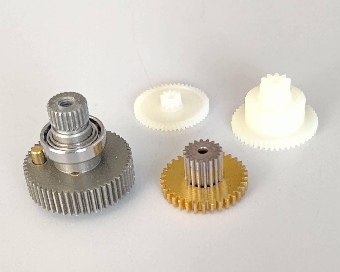 ☆ ジャンク品 【4016】FUTABA 双葉 BS3208 サーボギヤーセット S9203