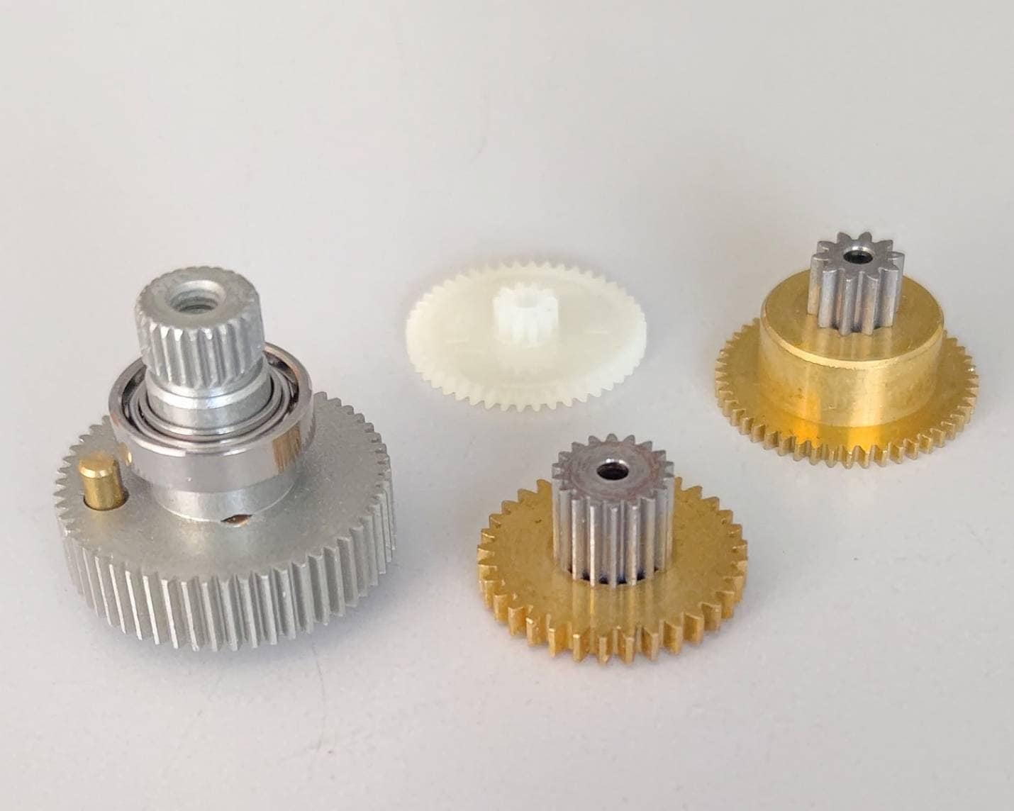 ☆ ジャンク品 【4015】FUTABA 双葉 BS3200 サーボギヤーセット S9402