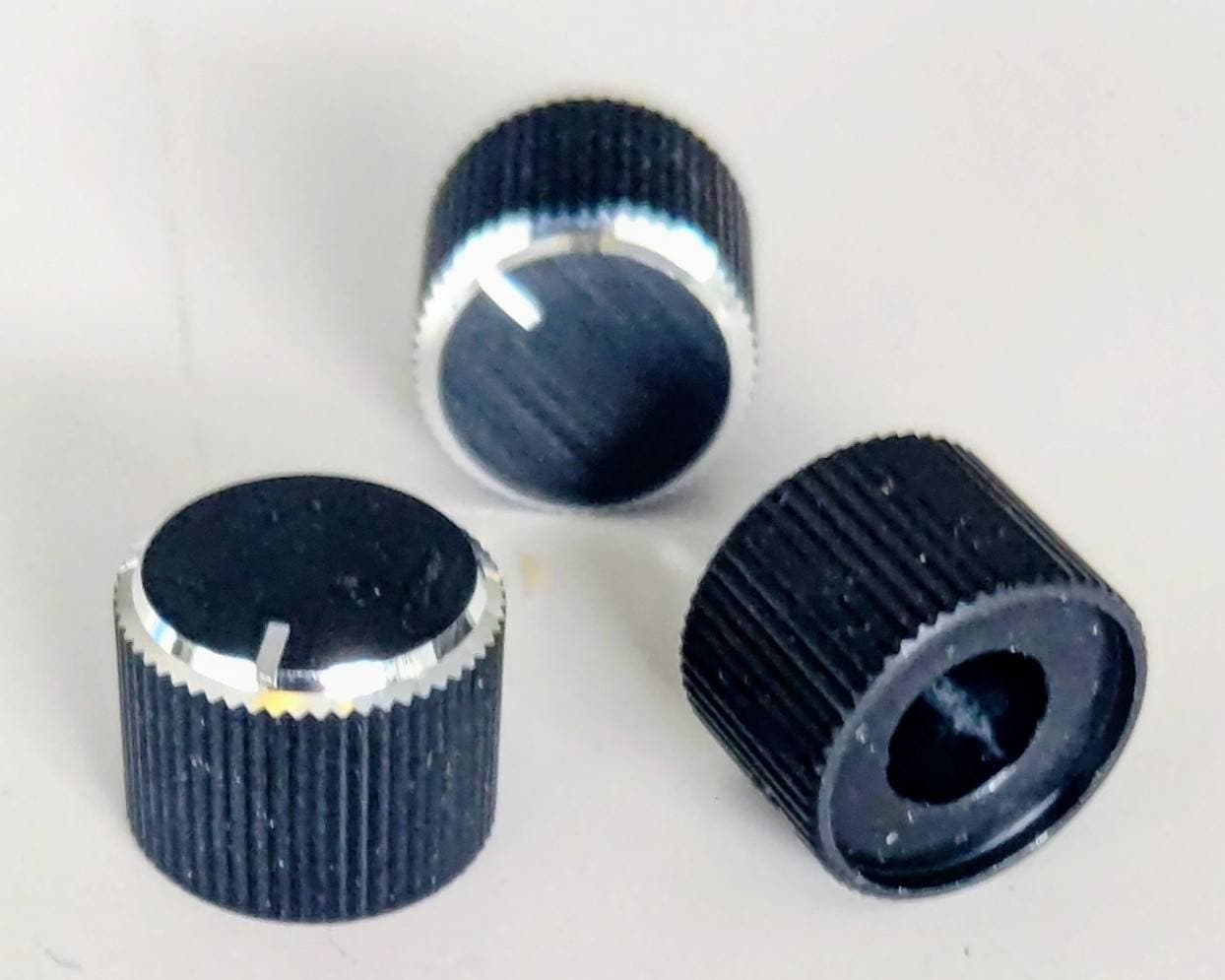 ☆ ジャンク品  【4027】Futaba FF8用ボリュームツマミ（アルミ、ブラックアルマイトタイプ）（デッドストック）