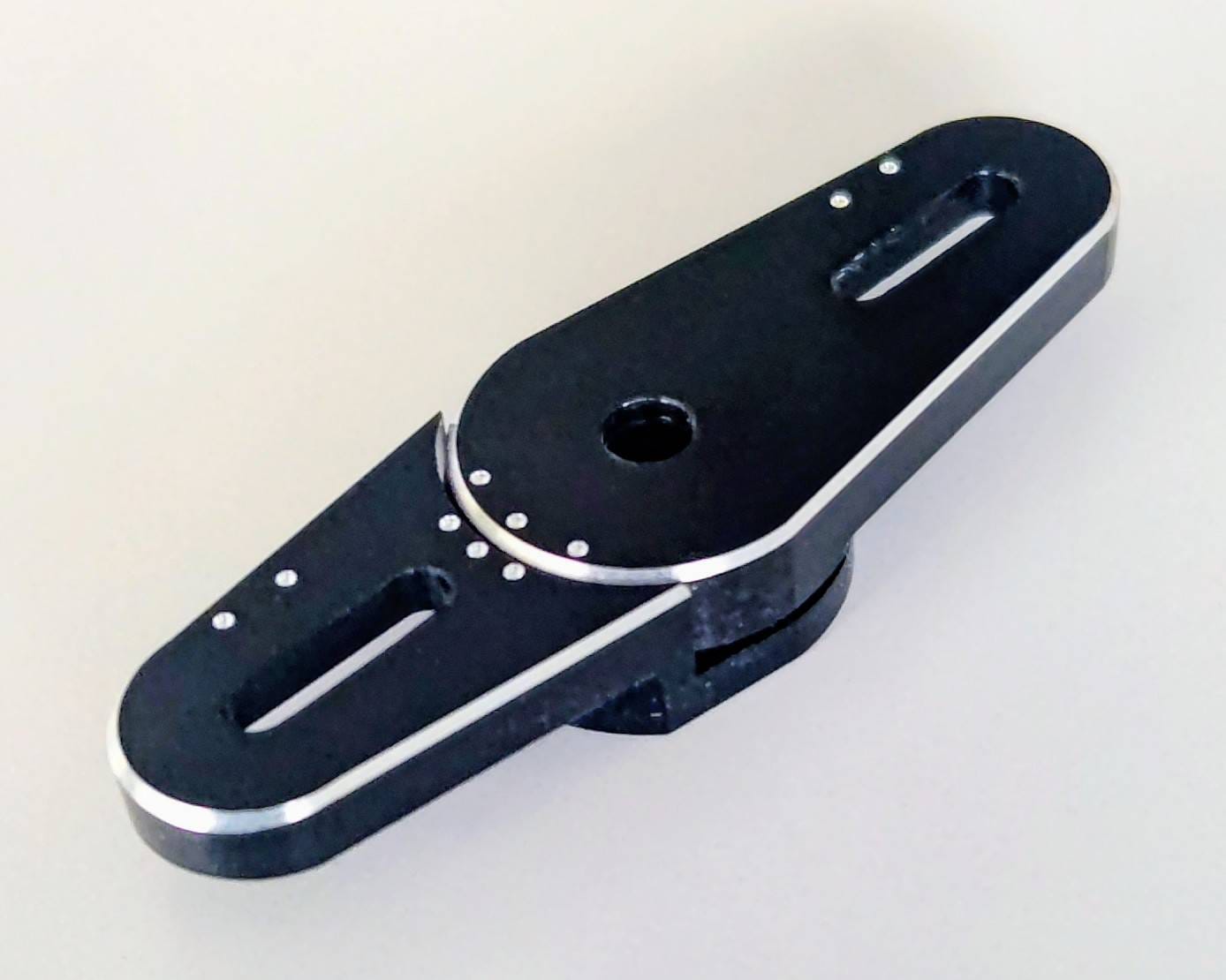 ☆ ジャンク品  【4025】Futaba BS0159 アジャスタブルセレーションホーンRタイプアルミ製アルマイト付（デッドストック）