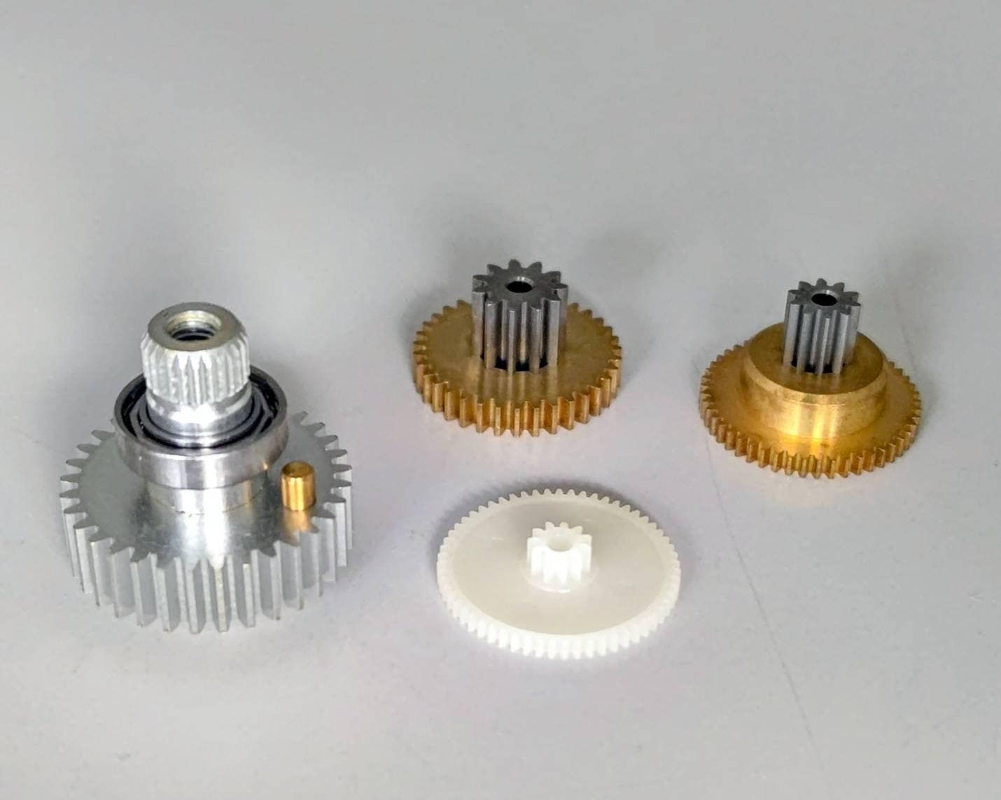 ☆ ジャンク品  【4032】Futaba BS3280 S3050 GEAR SET TOP（デッドストック）