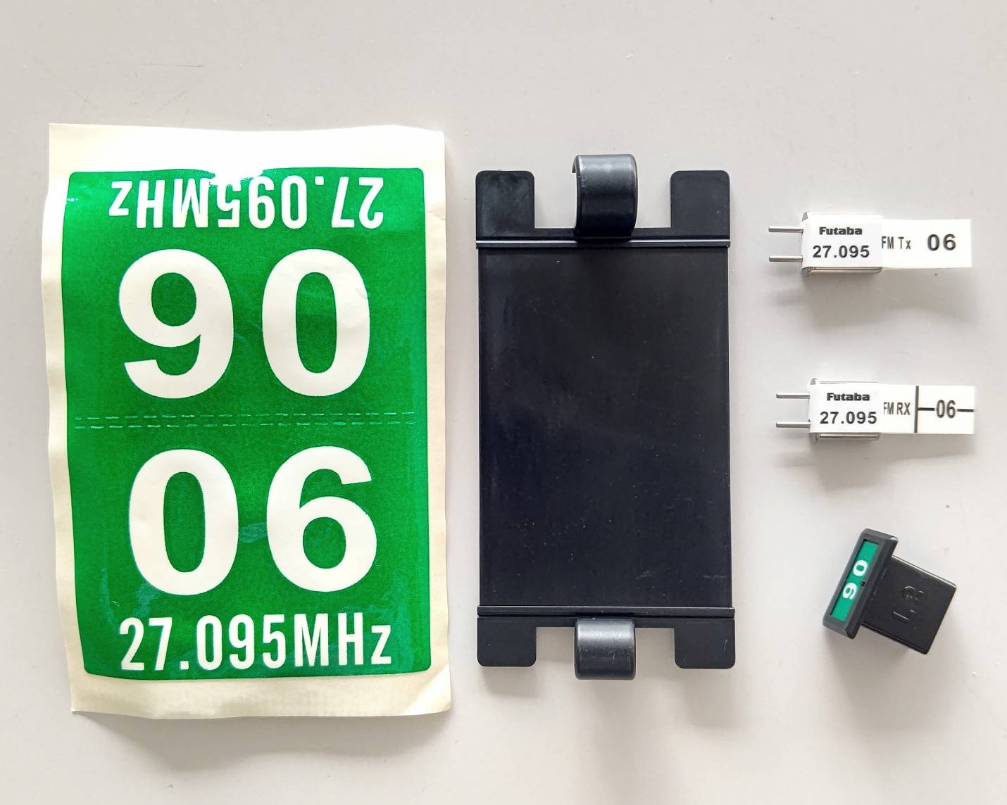 ☆ ジャンク品  【4063】Futaba BD0605-06 XTALセット ショートタイプ FM27MHZ帯 R133F用（デッドストック）