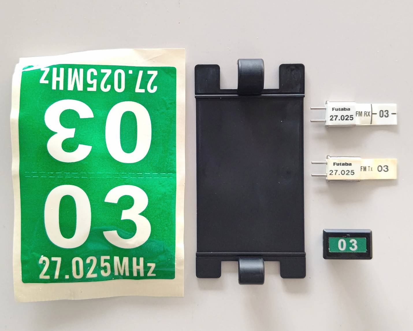 ☆ ジャンク品  【4070】Futaba BD0605-03 XTALセット ショートタイプ FM72MHZ帯 R133F用（デッドストック）