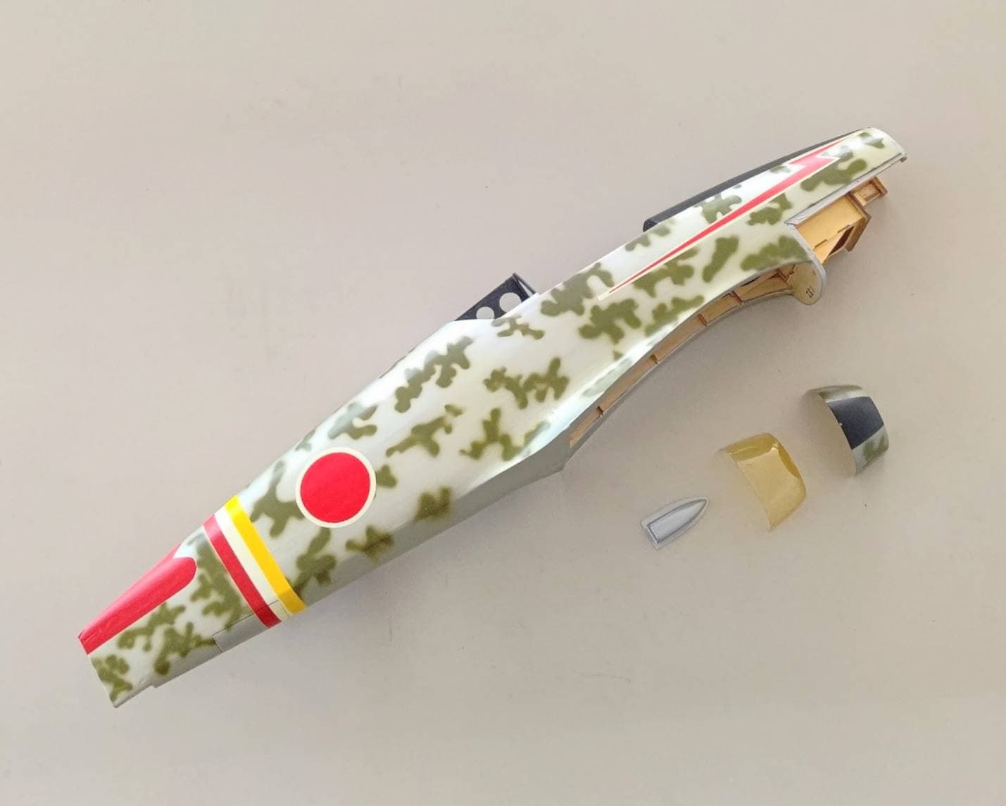 ヒロボー HIROBO パーツ 【0004-397】飛燕60胴体　アウトレット・返品交換不可【在庫限り】＊M2