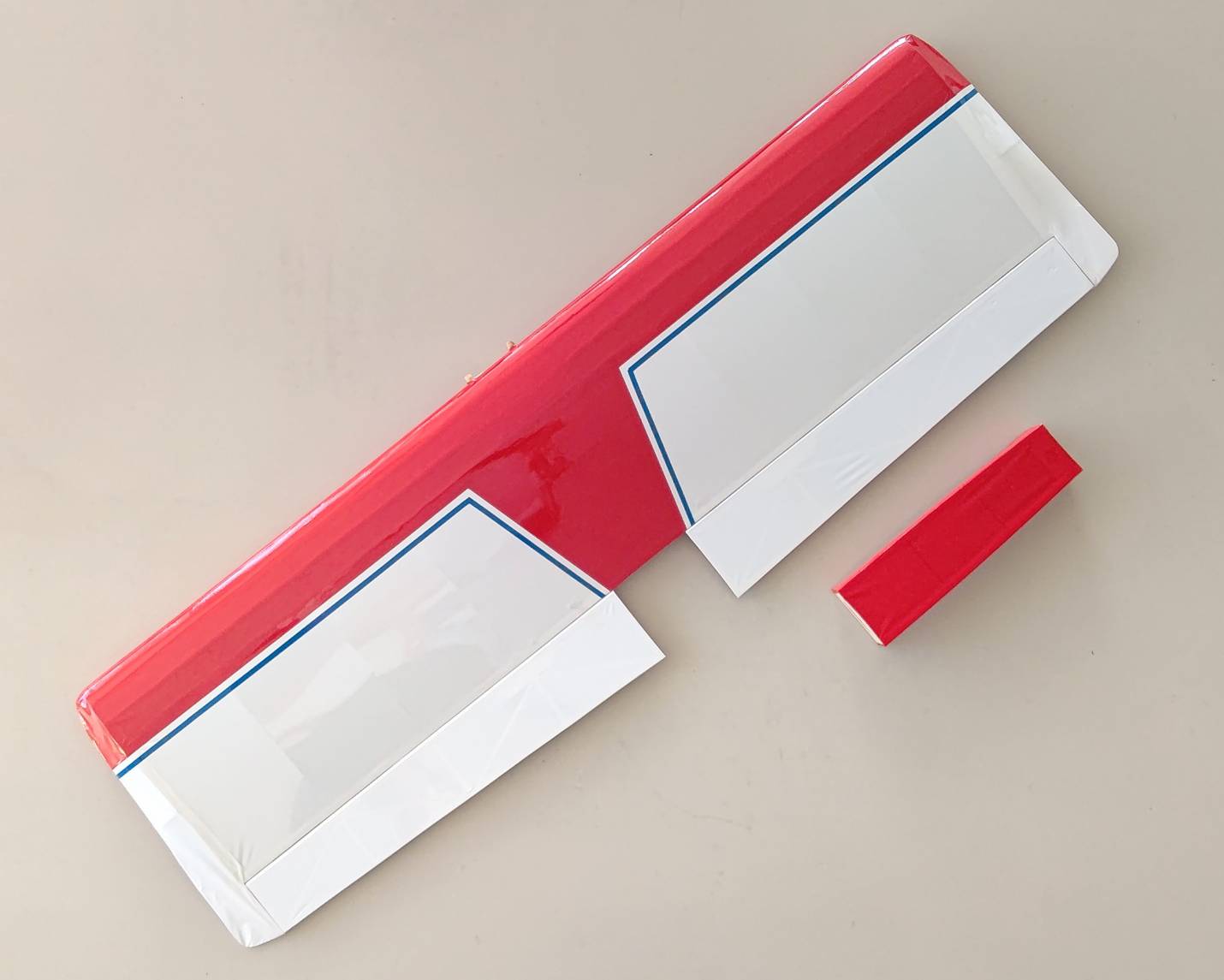 ヒロボー HIROBO パーツ 【0004-308】マジックエクストラ20主翼セット（レッド）　アウトレット・返品交換不可【在庫限り】