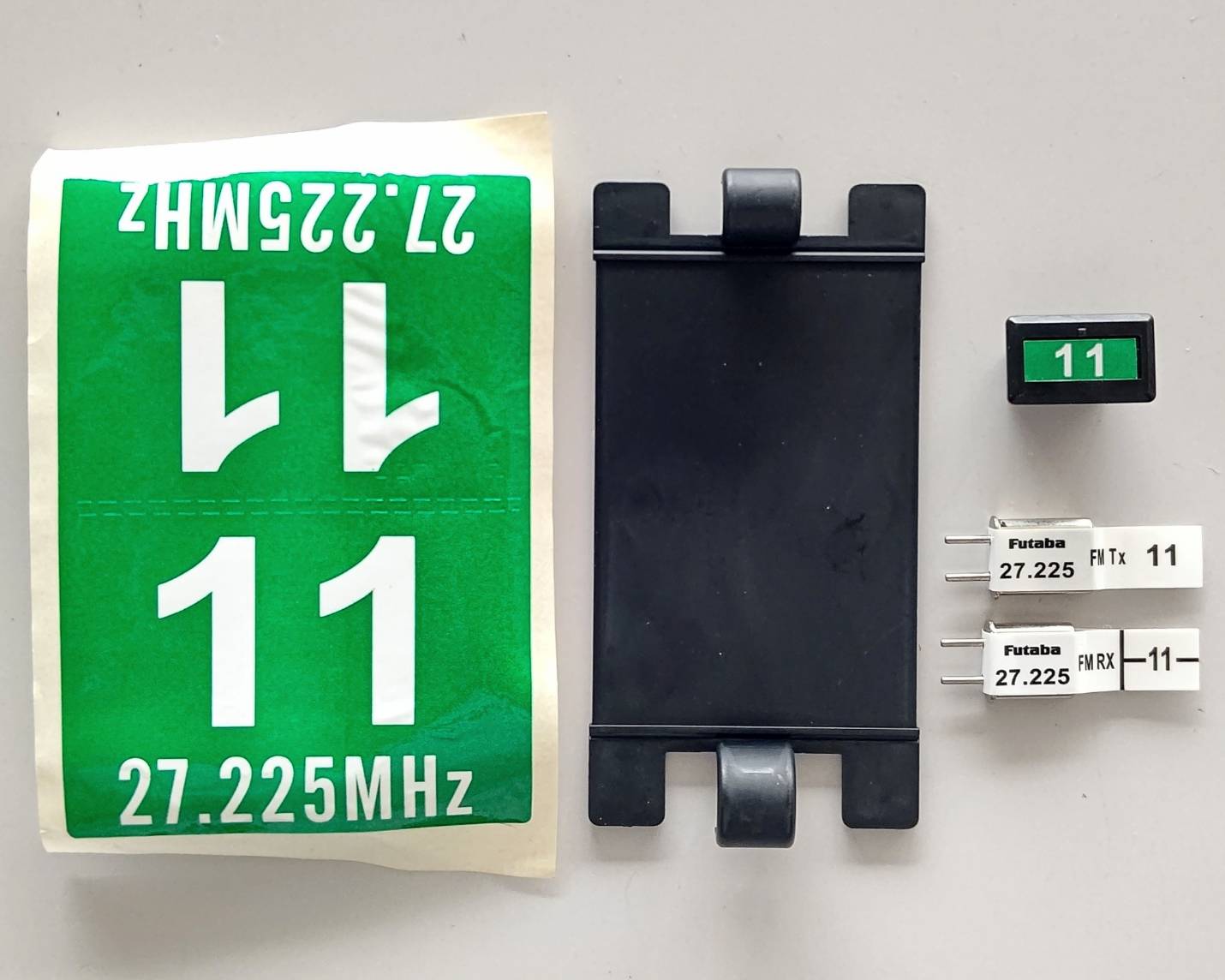 ☆ ジャンク品  【4075】Futaba XTALセット　ショートタイプ　FM27MHZ帯 R133F用 BD0605-11（デッドストック）