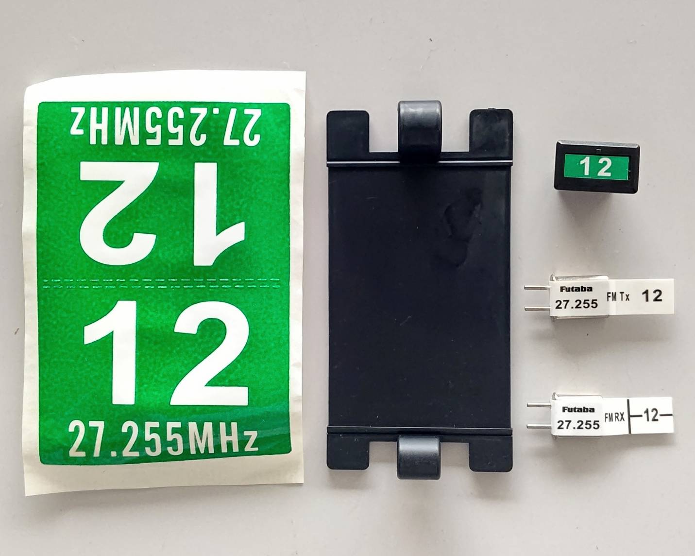 ☆ ジャンク品  【4074】Futaba XTALセット　ショートタイプ　FM27MHZ帯 R133F用 BD0605-12（デッドストック）