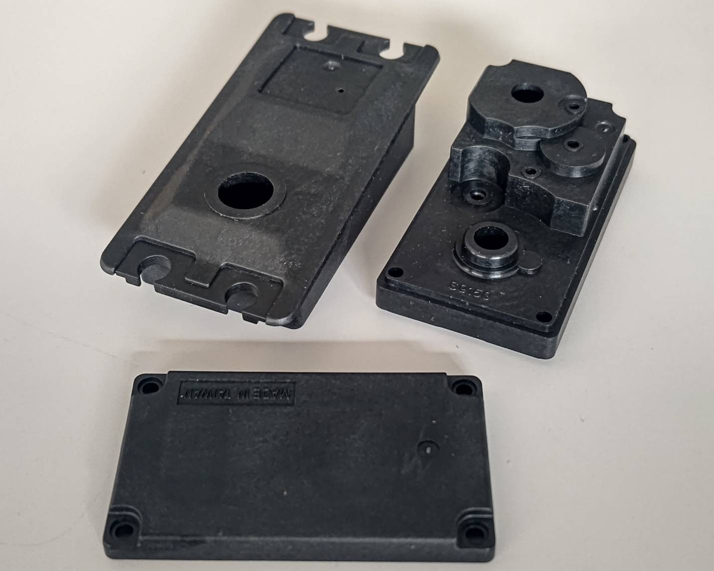 ☆ ジャンク品  【4082】Futaba BS3238 サーボケースセット No.21  S9150用（デッドストック）