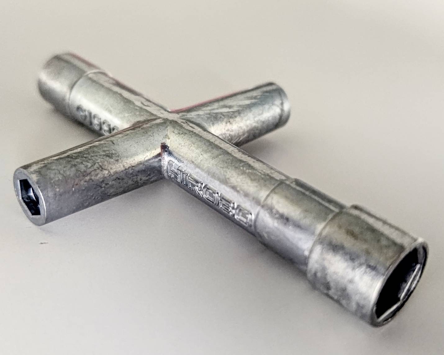 ヒロボー HIROBO パーツ 【2513-136】十字レンチ(残り部材わずか)