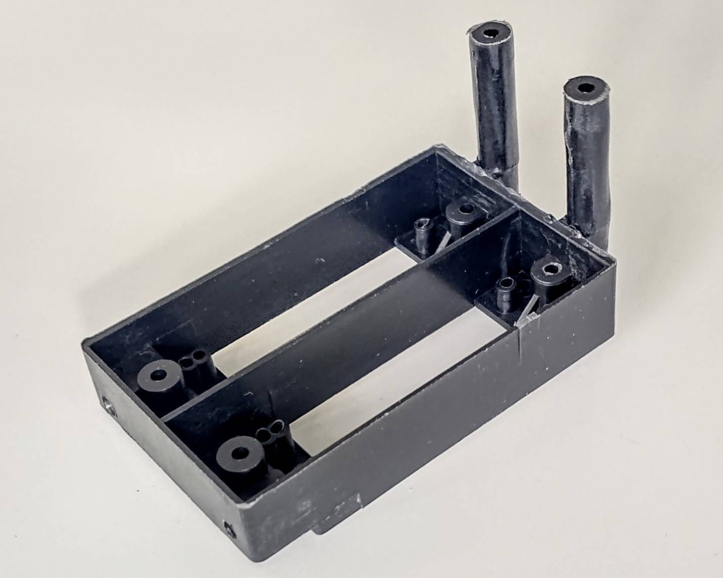 ヒロボー HIROBO パーツ 【0305-030】 LM20 ピッチサーボマウント・2つ結合（残り部材わずか）