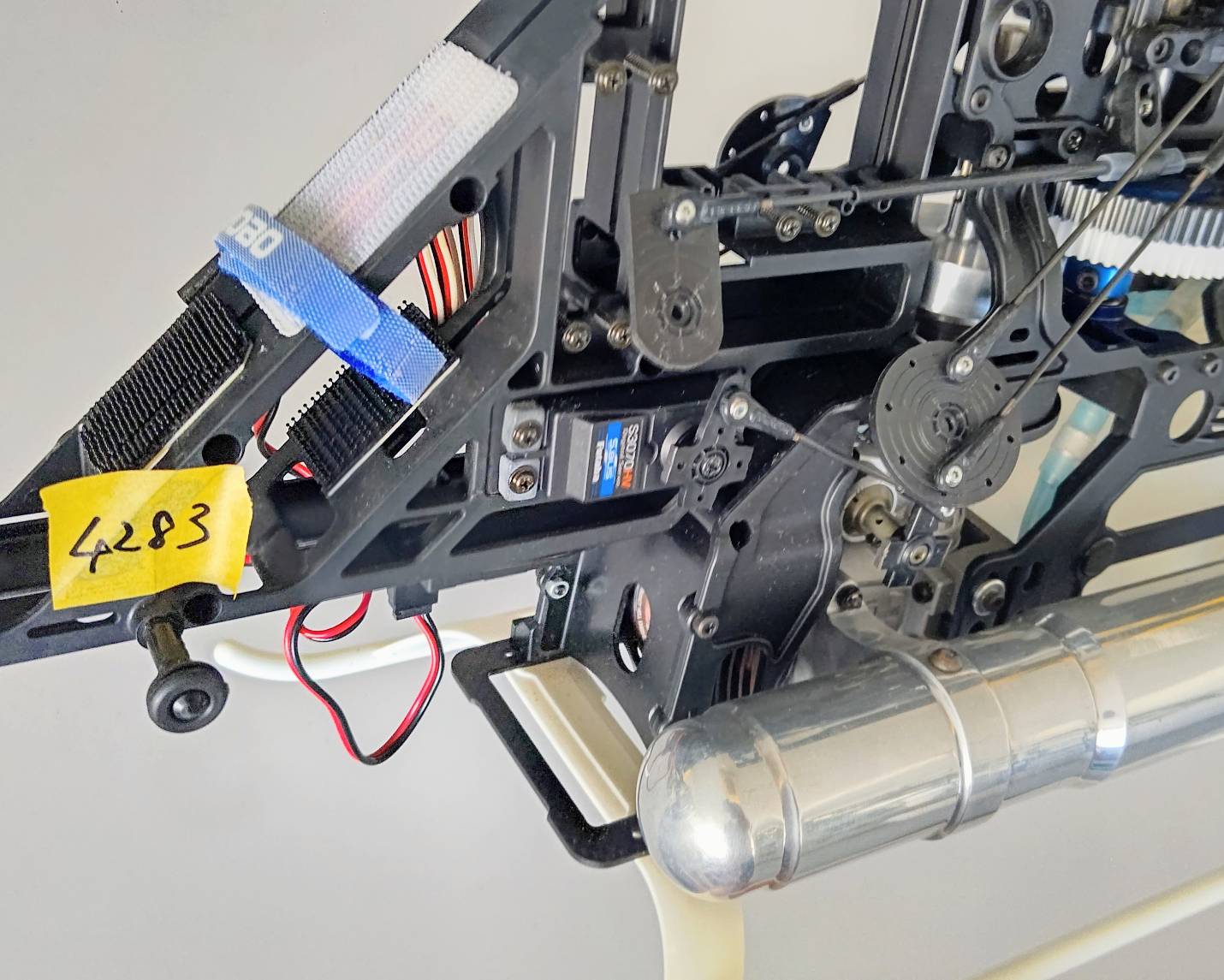 ☆ ジャンク品 【4283】未完成機体・エンジン付き・動作未確認