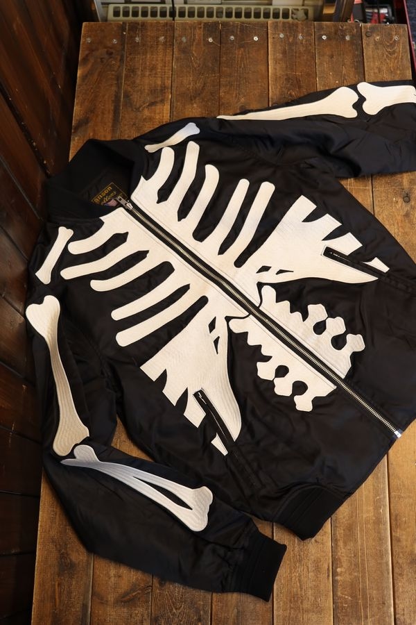 VANSONバンソン NVJK-2502 ナイロンツイルJKT 刺繍ボーン柄 ブラック