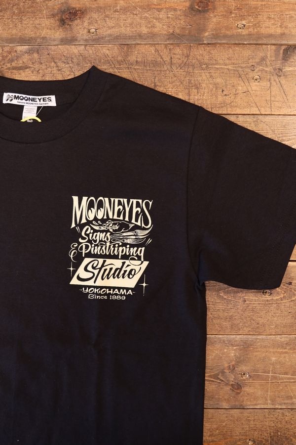 MOONEYES���ࡼ�󥢥�����TM-915��MOON Signs & Pinstriping Studio T-shirt���ࡼ�� ������ & �ԥ󥹥ȥ饤�ԥ� ���ƥ塼�ǥ��� T����ġ��֥�å�