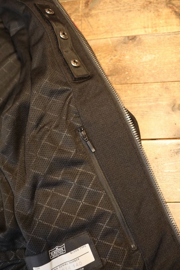 KADOYA(���ɥ�) 90��ǯ�����ǥ롡THOMPSON-XC �ȥ�ץ���-XC����å��奸�㥱�åȡ��ץ��ƥ�������Ǽ�ݥ��å��դ����֥�å�