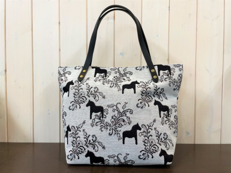 【SALE】ダーラナホース柄　ジャガード織トートバッグ/Arviddsons/Kurbits白地ブラック