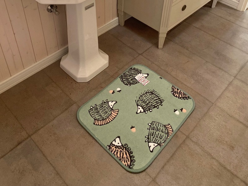 ハリネズミバスマット/LISA LARSON