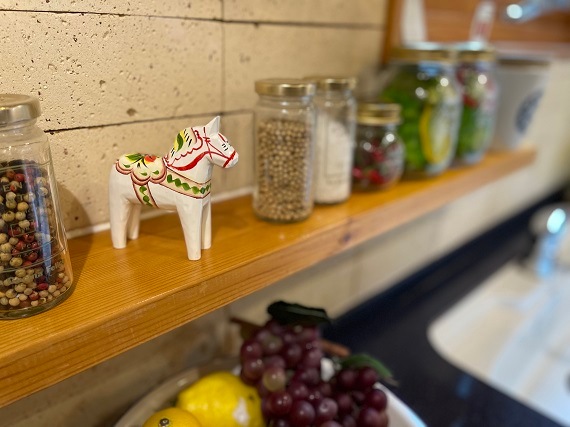 ダーラナホース（白色ベース定番柄）　誕生月：１月