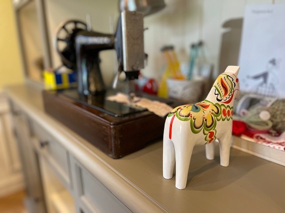 ダーラナホース（白色ベース定番柄）　誕生月：１月