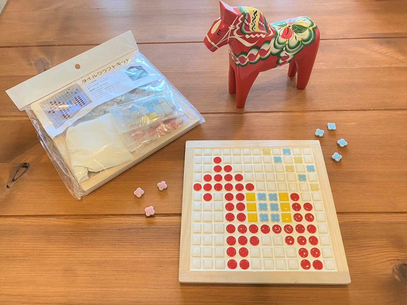 ダーラナホース柄タイル　クラフトキット