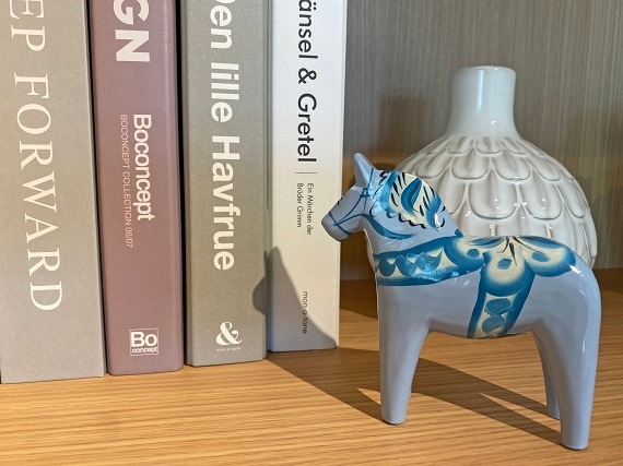 ダーラナホース（水色ベース水色柄）　誕生月：１２月