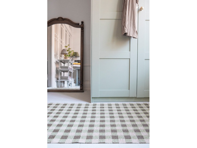 【Poppy】プラスチック製ラグ（70×150ｃｍ）／BRITA SWEDEN