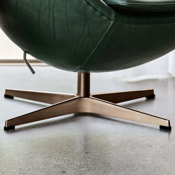 ��150�Ӹ����EGG CHAIR��FOOT STOOL COLLECTOR��S EDITION