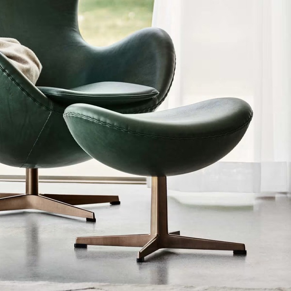 ��150�Ӹ����EGG CHAIR��FOOT STOOL COLLECTOR��S EDITION