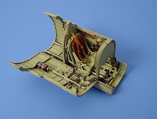 4129 スピットファイア Mk.IX コクピットセット ハセガワ用 | アイリス