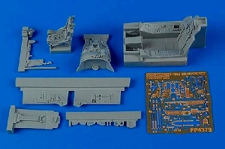 4379 F-105D サンダーチーフ コクピット|飛行機用パーツ|飛行機