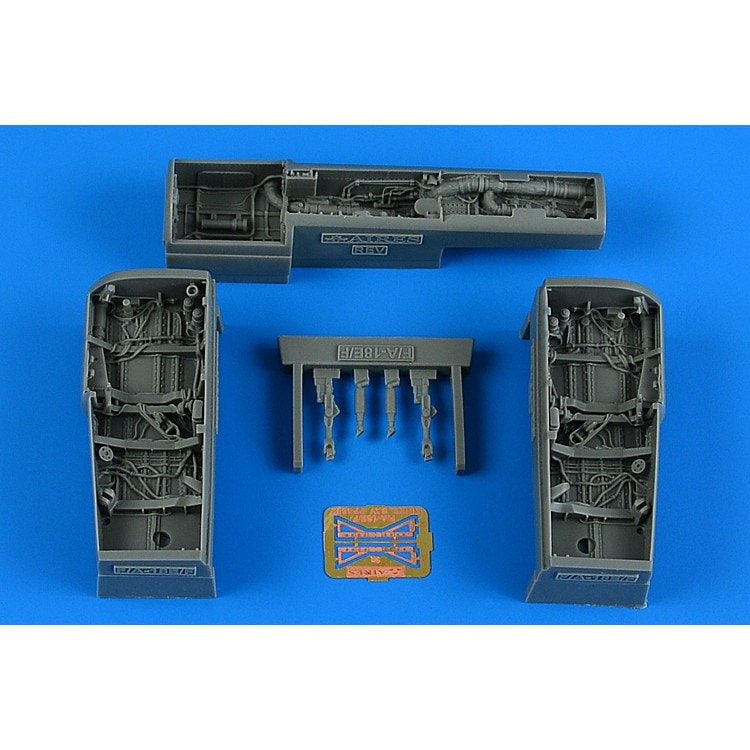 4892 1/48 F/A-18E/F スーパーホーネット 着陸装置格納庫 (レベル用)|飛行機用パーツ|飛行機