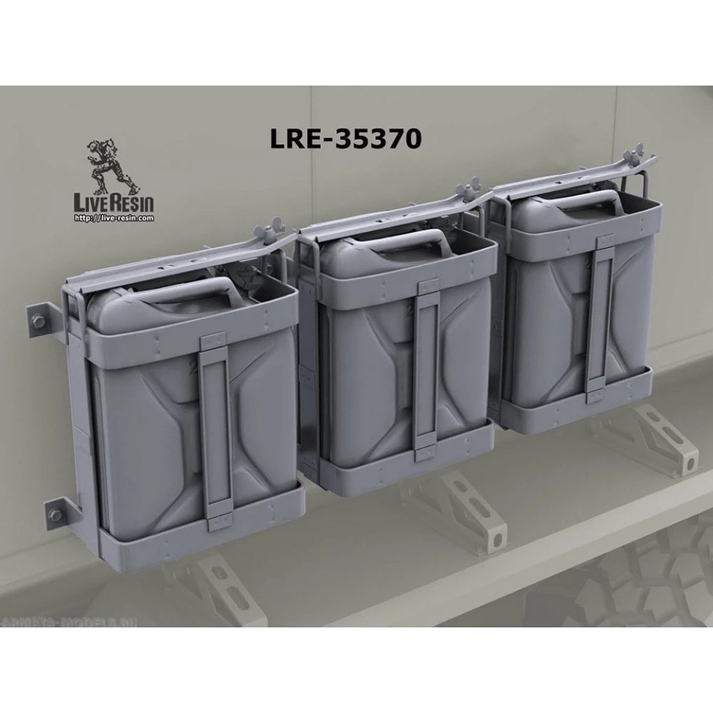 LRE-35370 Modern Russian canisters in cradle