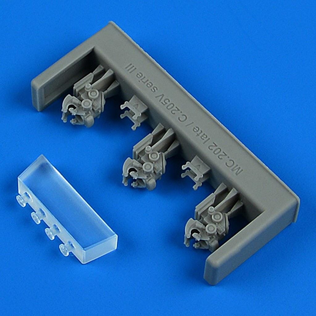 新製品】32348 1/32 マッキ MC.202 (後期)/MC.205V セリエIII サン