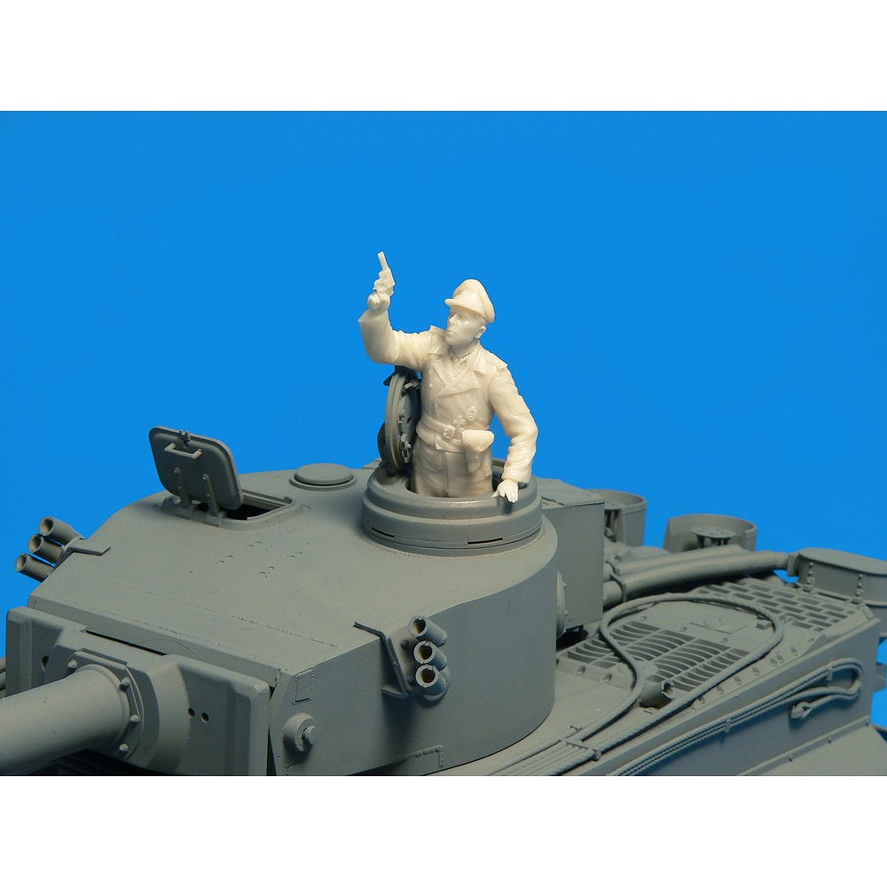 35252 ドイツ戦車兵 フランス 1944 特別版 武器・装備品付 | ミニ