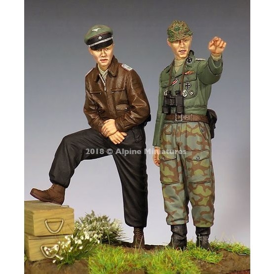 1/35 Alpine Miniatures完成品　ドイツ軍ジオラマ用　レジン製 35255 WWII 独 SS将校 44-45(2体セット) | アルパイン Alpine