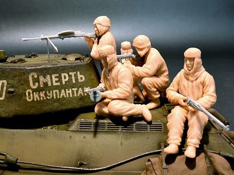 ミニアート 1/35 ソビエト連邦軍 タンククルー 冬季防寒服着用フィギュア 5体入 装備品付 特別版 プラモデル MA35244 z2zed1b 楽天市場】【中古】ミニアート 1/35 ソビエト連邦軍 タンク