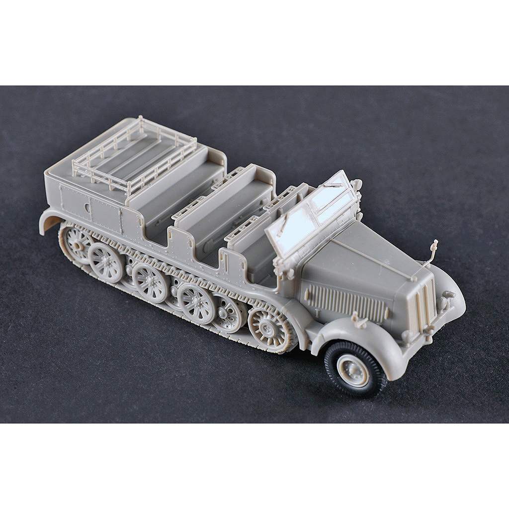 07403 1/72 ドイツ軍 Sd.kfz.8 12t重ハーフトラック | トランペッター