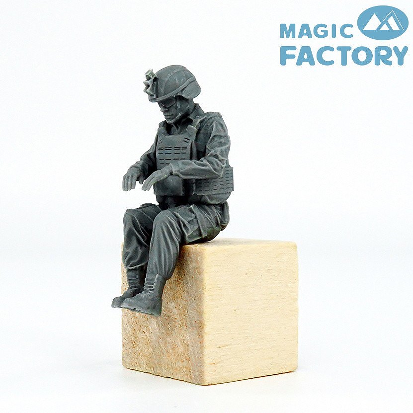 7502 1/35 USMC MRZR D4 クルー フィギュア (4体セット、レジン製